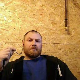 Чифирят на зоне. Сечк. А сечку жрите. А сечку жрите мусора сами. А сечку жрите.