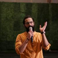 aayiram malargale singer